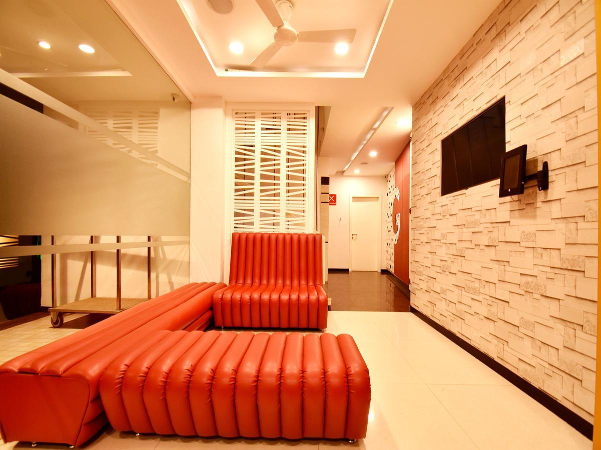 Oyo 963 Hotel Rumaya Ujjain Extérieur photo